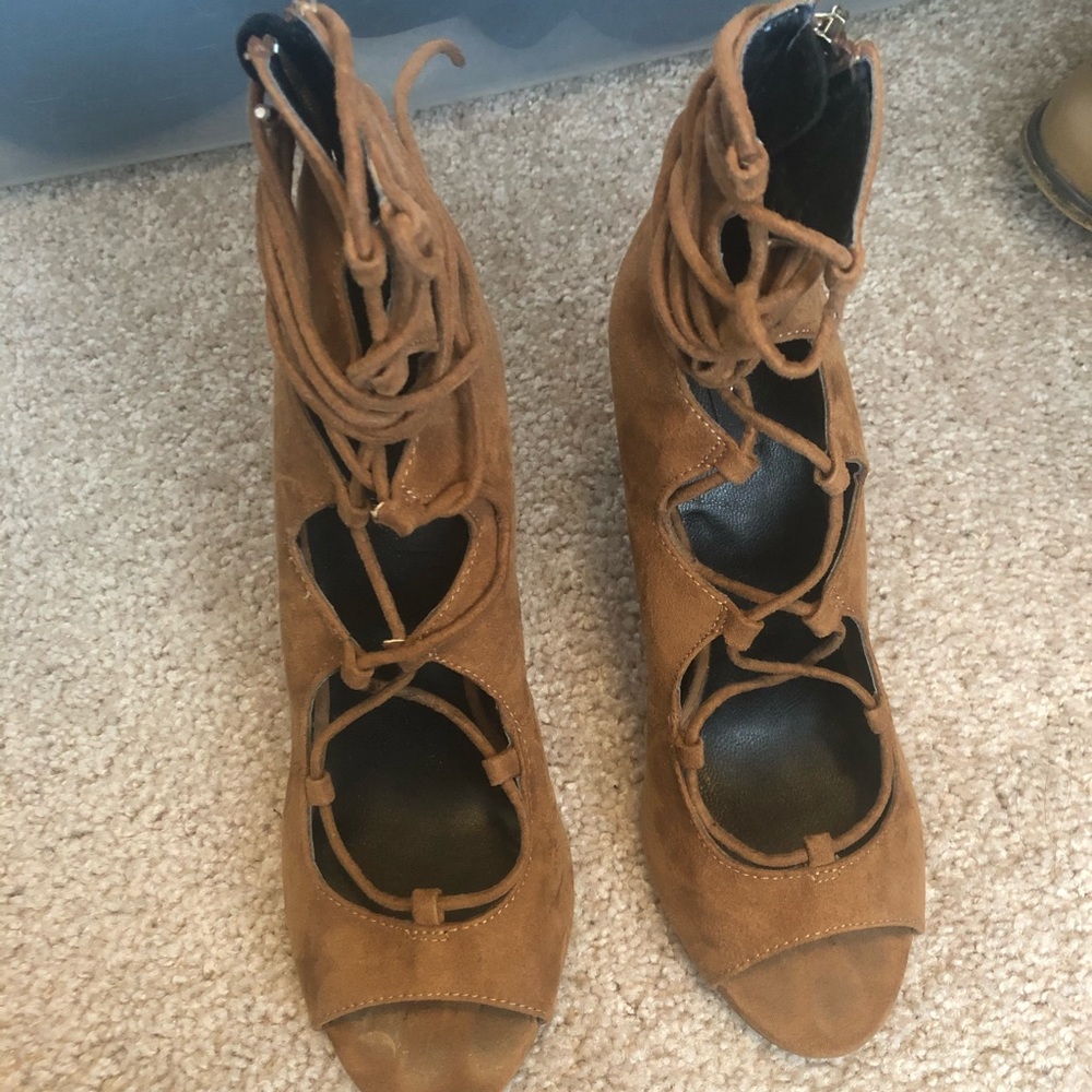Heels - Picture 2 of 4